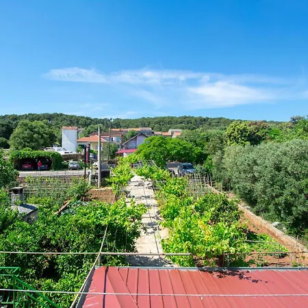 Rade Kraj (Zadar)